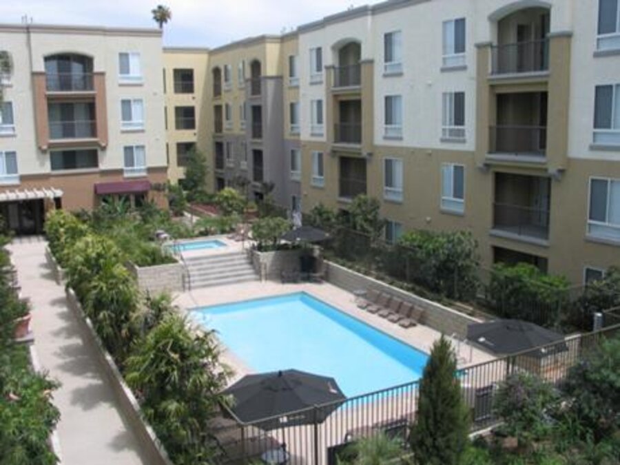 City Pointe podium amenity courtyard